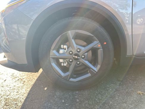 New 2025 Kia K4 LXS image 36