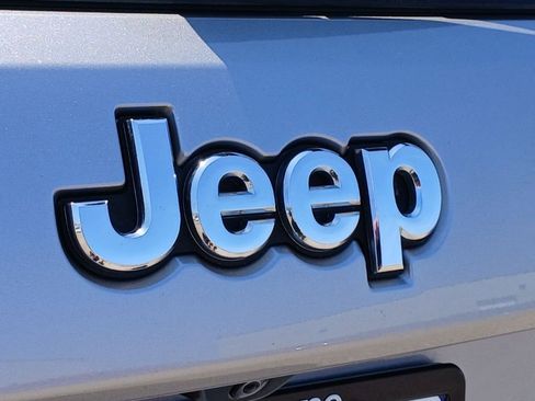 Used 2018 Jeep Grand Cherokee Limited AWD/4WD image 10