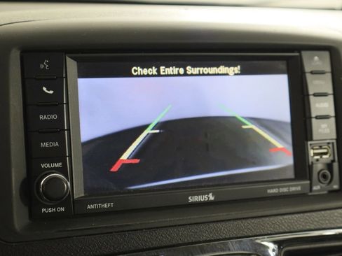 Used 2014 Chrysler Town & Country Touring image 30