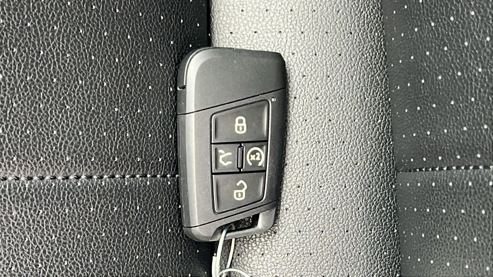 Certified 2023 Volkswagen Tiguan SE R-Line FWD image 29