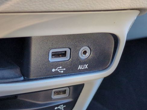 Used 2018 Chrysler Pacifica Touring-L Plus image 35