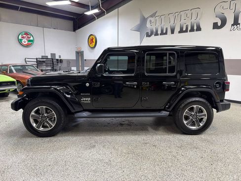 Used 2019 Jeep Wrangler Unlimited Sahara AWD/4WD image 3