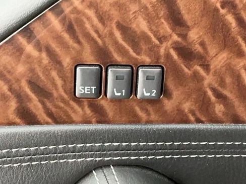 Used 2018 Nissan Armada Platinum image 11