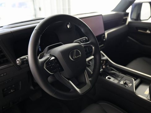 Used 2025 Lexus GX 550 image 22