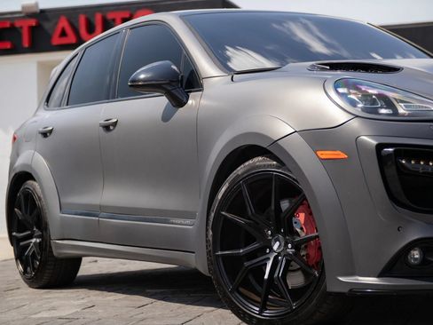 Used 2015 Porsche Cayenne Turbo AWD/4WD image 3