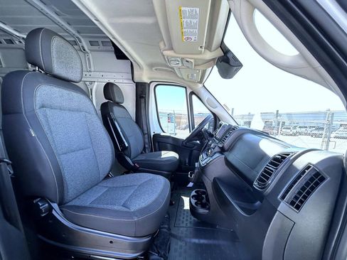 Used 2024 RAM ProMaster 2500 w/ Storage Group FWD image 15