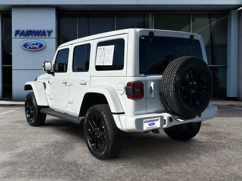 Used 2021 Jeep Wrangler Unlimited Sahara image 4