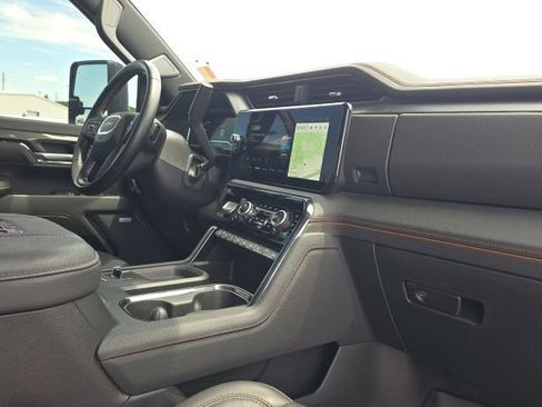 Used 2025 GMC Sierra 2500 AT4 AWD/4WD image 23