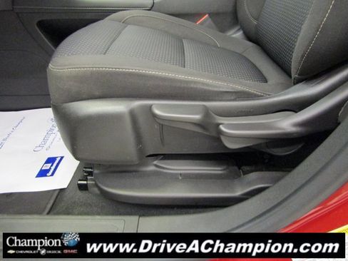 Used 2023 GMC Acadia SLE image 21