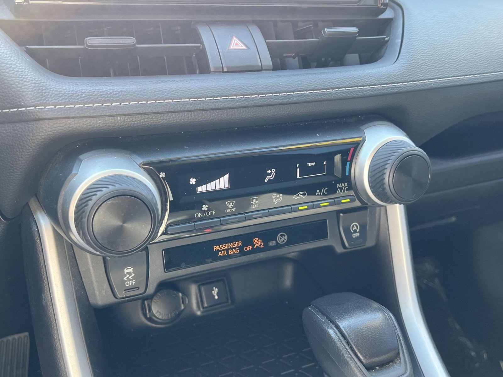 Used 2021 Toyota RAV4 LE AWD/4WD image 18