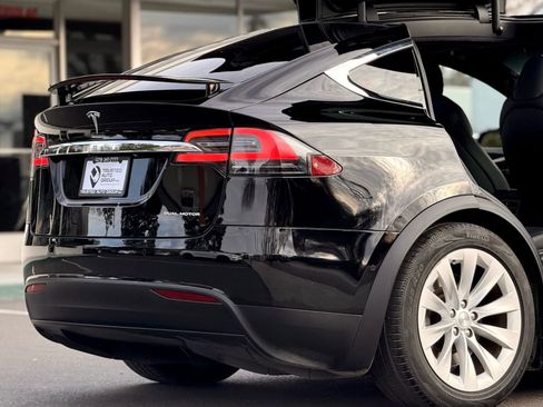 Used 2020 Tesla Model X Long Range image 9