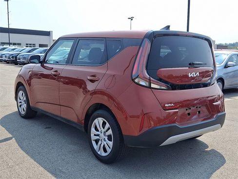 Used 2023 Kia Soul LX image 4