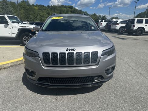 Used 2019 Jeep Cherokee Latitude Plus image 3