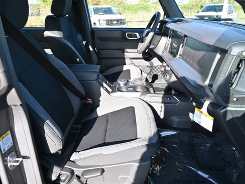 New 2025 Ford Bronco 4-Door image 17