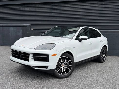 Certified 2026 Porsche Cayenne E-Hybrid Coupe AWD/4WD image 6