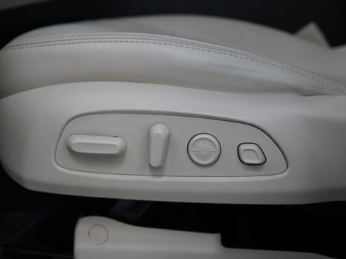 Used 2024 Buick Enclave Avenir image 30