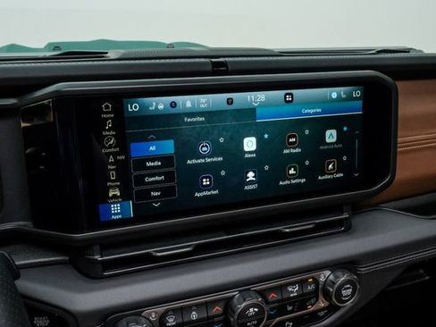 Used 2025 Jeep Wrangler Unlimited Rubicon w/ Technology Group image 92