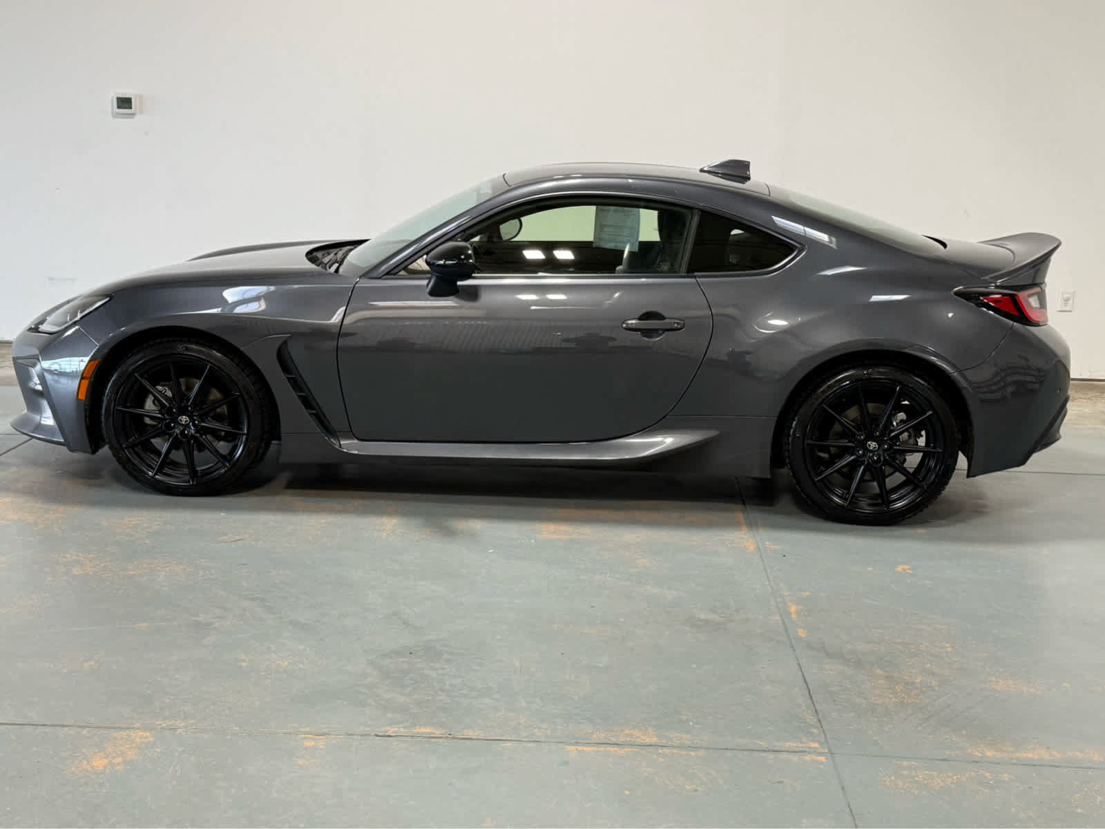 Used 2024 Toyota GR86 Premium RWD image 2