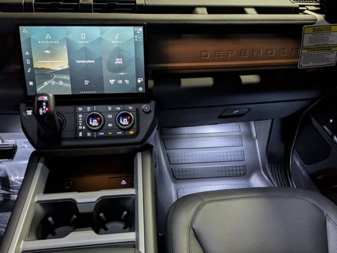 New 2026 Land Rover Defender 110 X AWD/4WD image 28