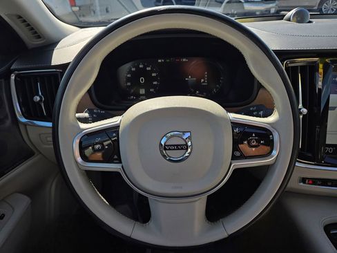 Used 2018 Volvo S90 T8 Inscription w/ Convenience Package image 27