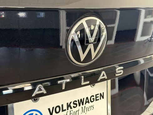 Used 2023 Volkswagen Atlas SEL R-Line AWD/4WD image 37