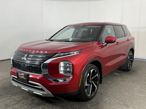 Used 2024 Mitsubishi Outlander SE AWD/4WD image 3