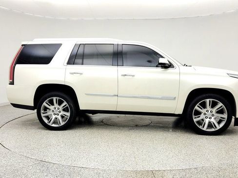 Used 2015 Cadillac Escalade Luxury AWD/4WD image 4