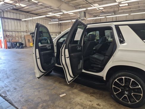 Used 2022 Chevrolet Tahoe RST w/ Sport Performance Package RWD image 14