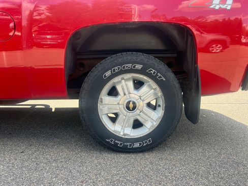 Used 2010 Chevrolet Silverado 1500 LT w/ Power Pack Plus AWD/4WD image 9