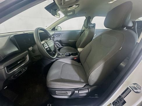 Used 2025 Kia K4 LXS image 13