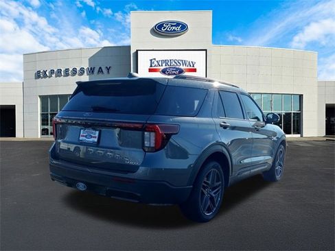 Used 2025 Ford Explorer ST-Line w/ ST-Line Street Pack image 6