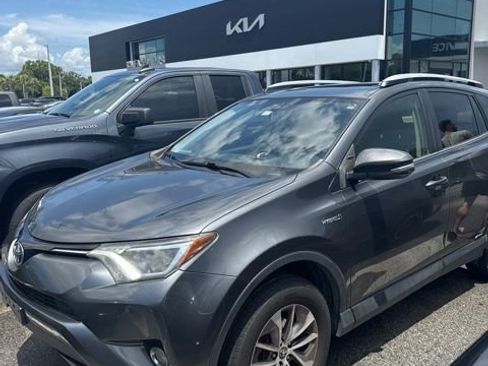 Used 2016 Toyota RAV4 XLE AWD/4WD image 2