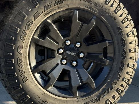 Certified 2022 GMC Canyon AT4 image 8