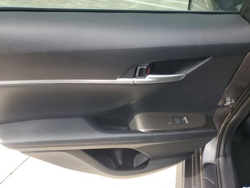 Used 2023 Toyota Camry SE image 14