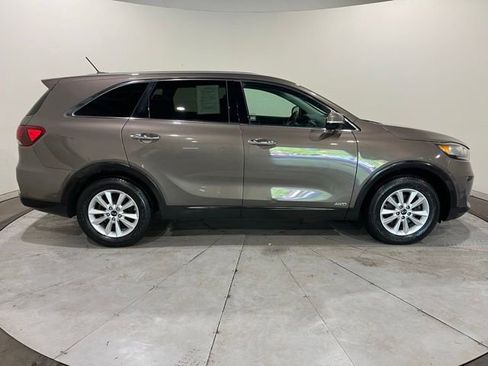 Used 2019 Kia Sorento AWD image 17