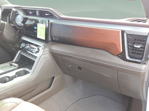 Used 2024 GMC Sierra 3500 Denali w/ Denali Reserve Package image 18