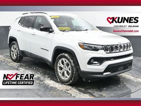 Used 2024 Jeep Compass Latitude image 1