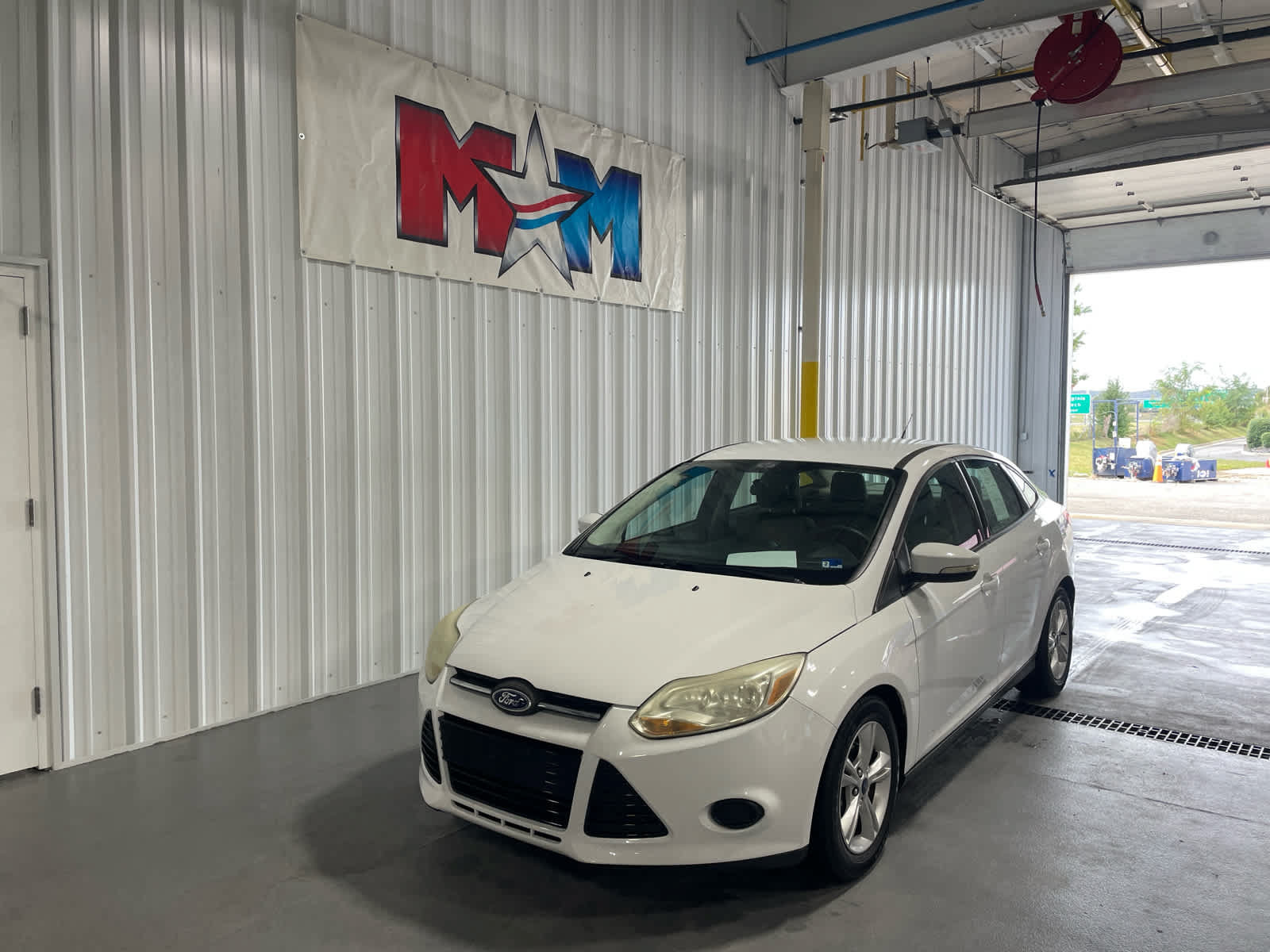 Used 2014 Ford Focus SE FWD image 2