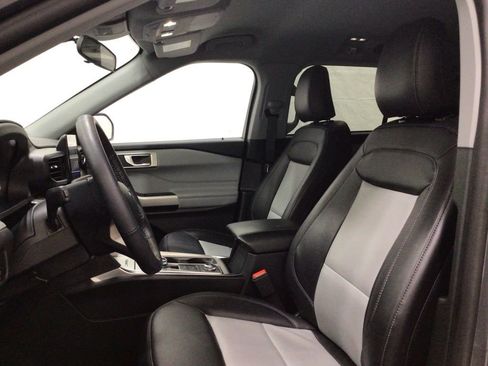 Used 2023 Ford Explorer XLT w/ Equipment Group 202A image 10