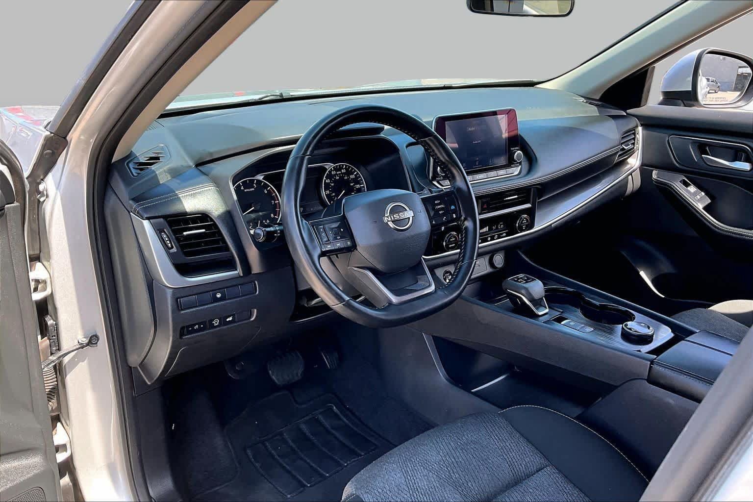 Used 2025 Nissan Rogue SV AWD/4WD image 17