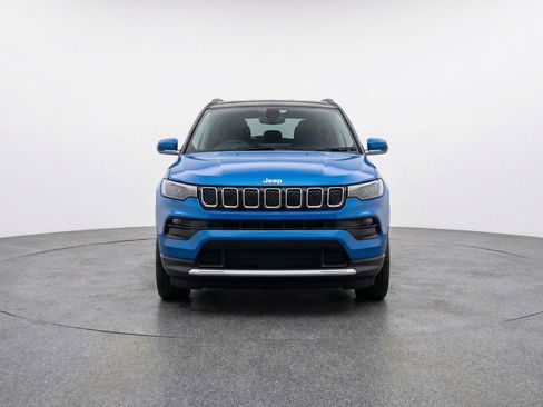 Used 2025 Jeep Compass Limited AWD/4WD image 2