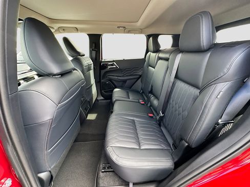 New 2026 Mitsubishi Outlander SEL image 17