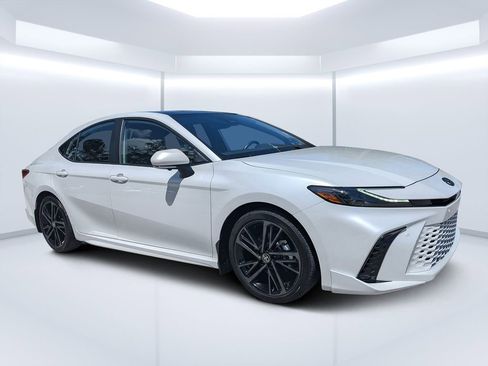 Used 2025 Toyota Camry XSE w/ Premium Plus Package FWD image 1
