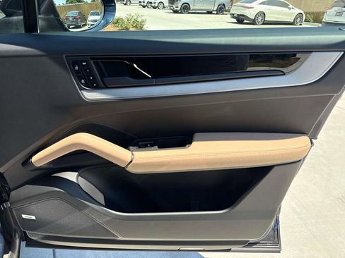Certified 2024 Porsche Cayenne AWD/4WD image 19