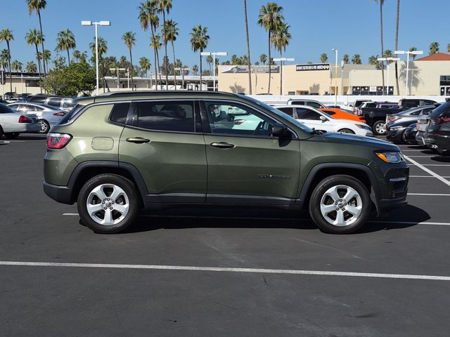 Used 2018 Jeep Compass Latitude w/ Popular Equipment Group FWD image 4