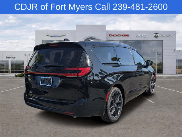 New 2026 Chrysler Pacifica Select FWD image 3