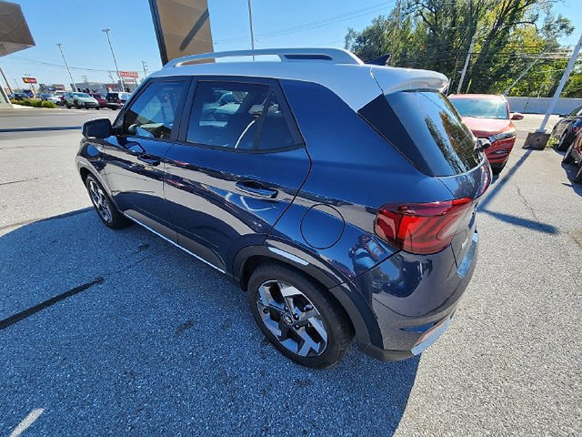 Used 2021 Hyundai Venue FWD image 12