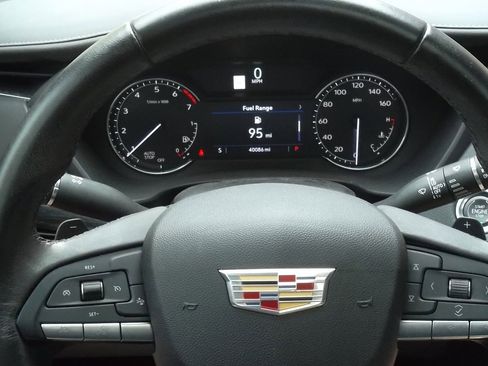 Used 2021 Cadillac XT4 Premium Luxury image 12