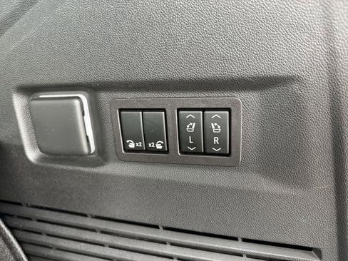 Used 2023 Chevrolet Tahoe LT w/ Luxury Package image 15