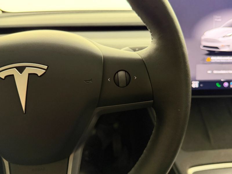 Used 2025 Tesla Model Y Long Range AWD/4WD image 37